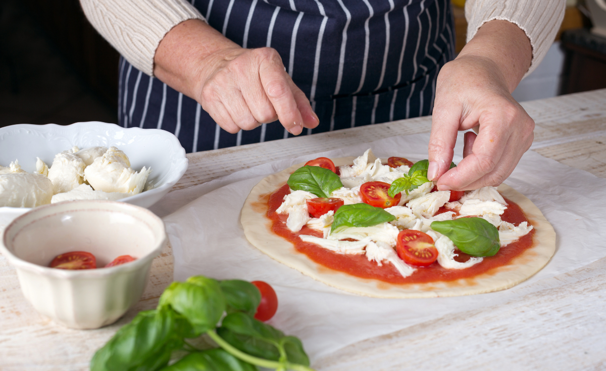HOW TO MAKE AN AUTHENTIC ITALIAN PIZZA AT HOME